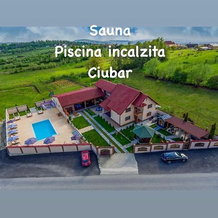 Pensiunea Adrian Novaci-Straini Luaran gambar